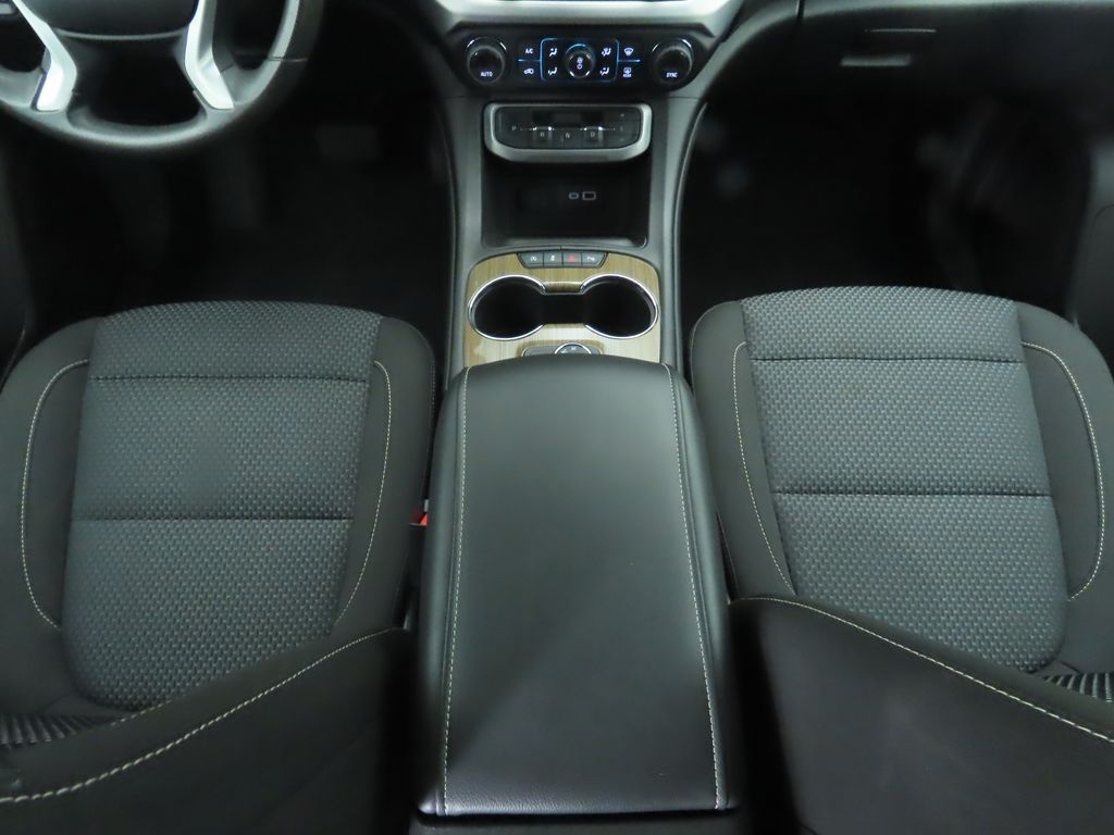 2023 GMC Acadia SLE 16