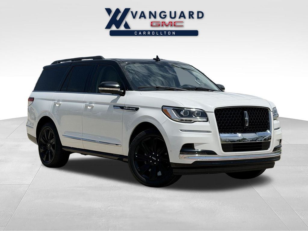 White Metallic 2022 Lincoln Navigator SUV / Crossover Four-Wheel Drive Automatic