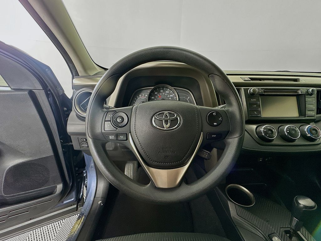 2014 Toyota RAV4 LE 11