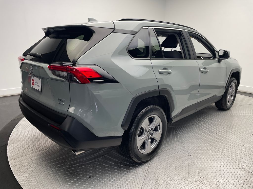2023 Toyota RAV4 XLE 5