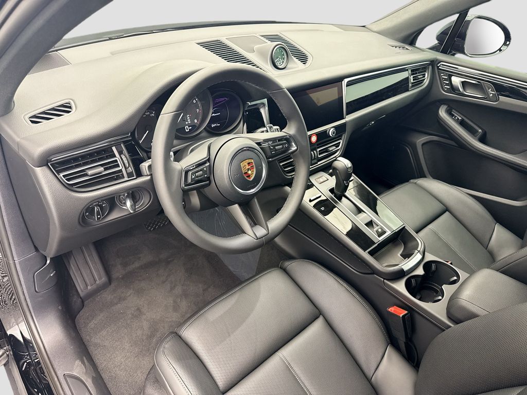 Thumbnail: 2026 Porsche Macan - 4