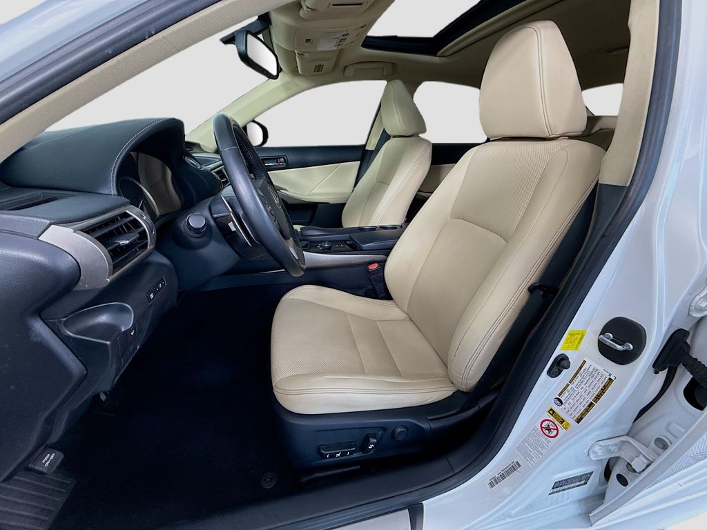 Thumbnail: 2014 Lexus IS - 20