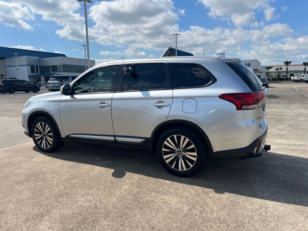 2019 Mitsubishi Outlander SE - 9