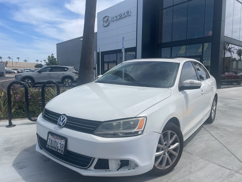 Candy White 2013 Volkswagen Jetta SE Sedan Front-Wheel Drive 6-Speed Automatic
