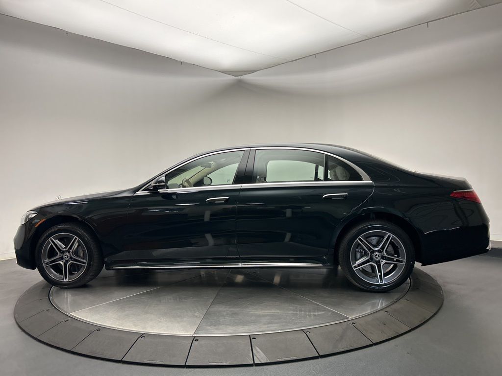 Thumbnail: 2025 Mercedes-Benz S-Class - 4