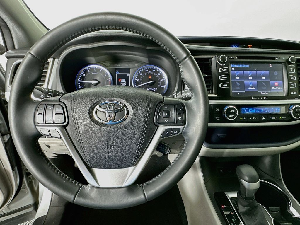 Thumbnail: 2019 Toyota Highlander - 11