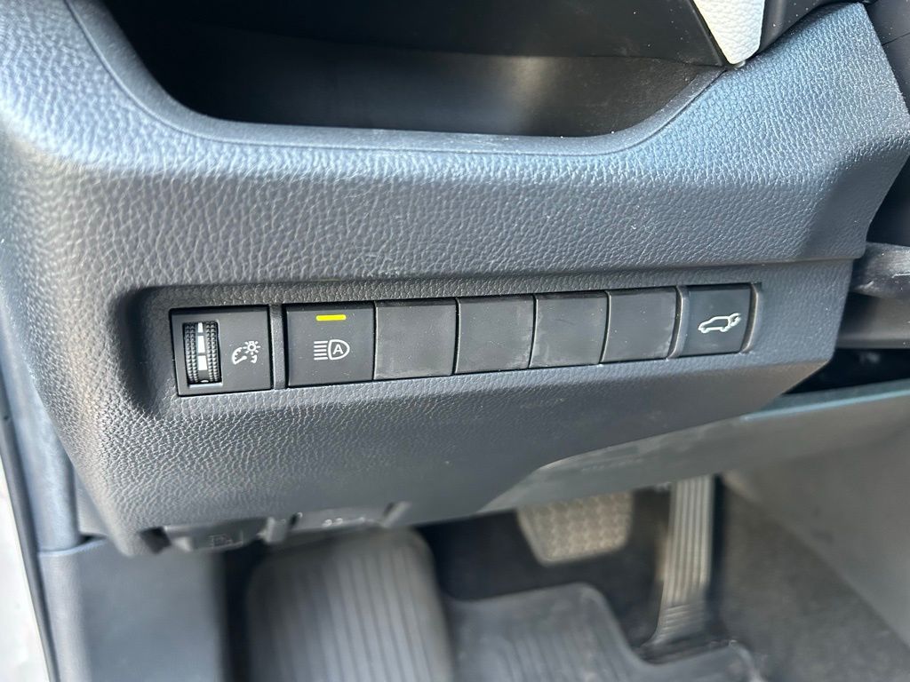 Thumbnail: 2023 Toyota RAV4 - 18