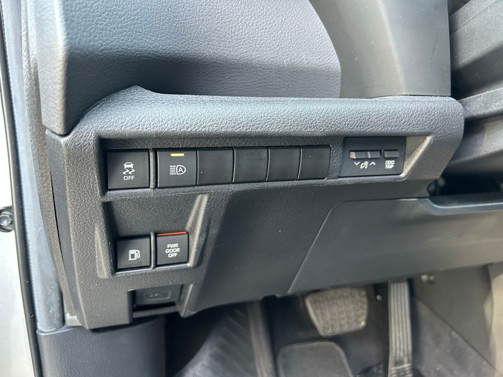 Thumbnail: 2024 Toyota Sienna - 19