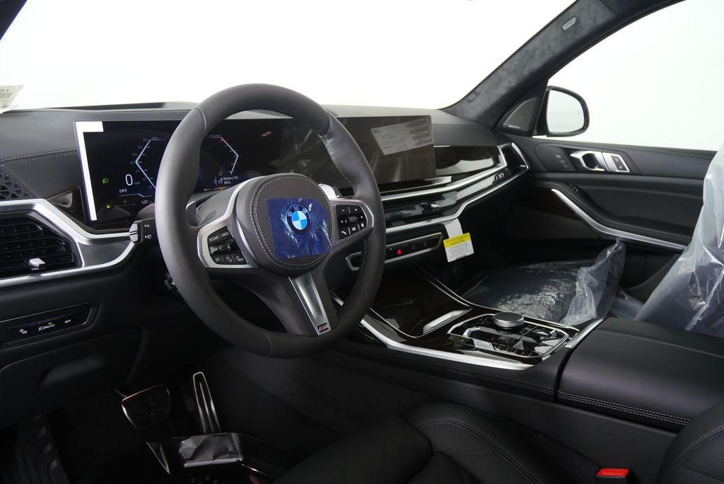 Thumbnail: 2026 BMW X7 - 13