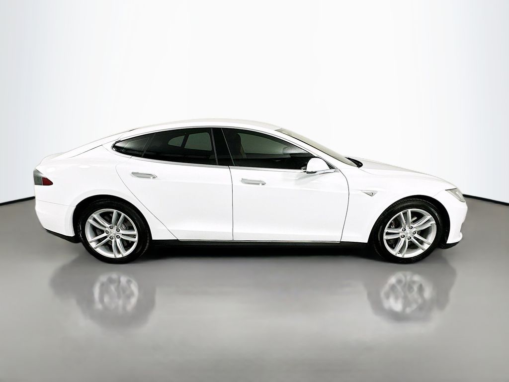 Thumbnail: 2014 Tesla Model S - 4