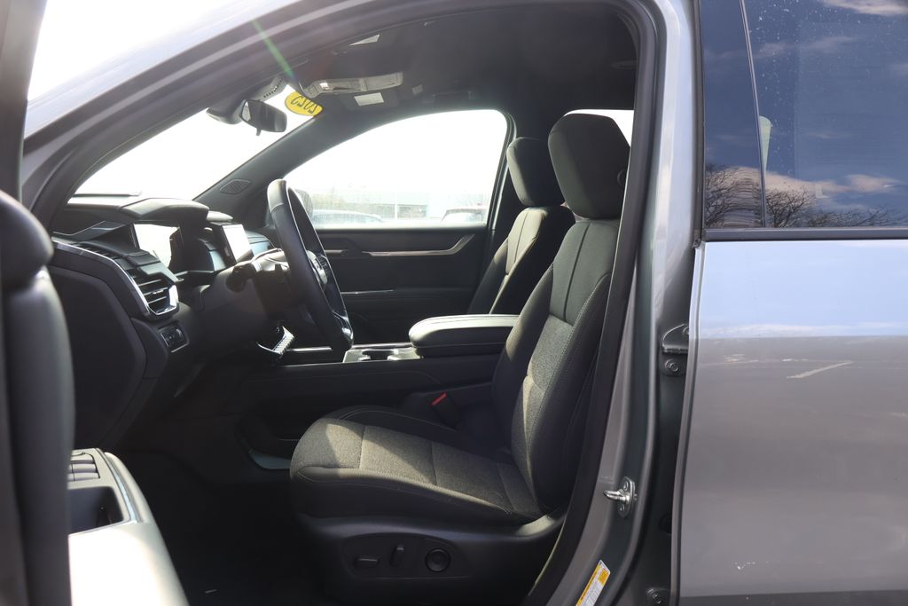 Thumbnail: 2025 GMC Acadia - 32