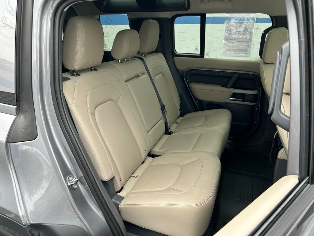 2024 Land Rover Defender 110 23