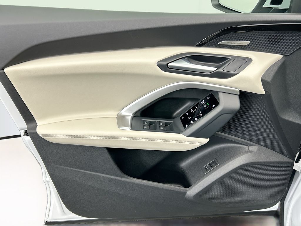 Thumbnail: 2025 Audi Q5 - 24