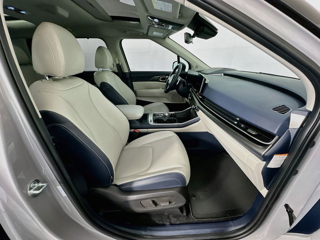 Thumbnail: 2026 Kia Carnival - 30