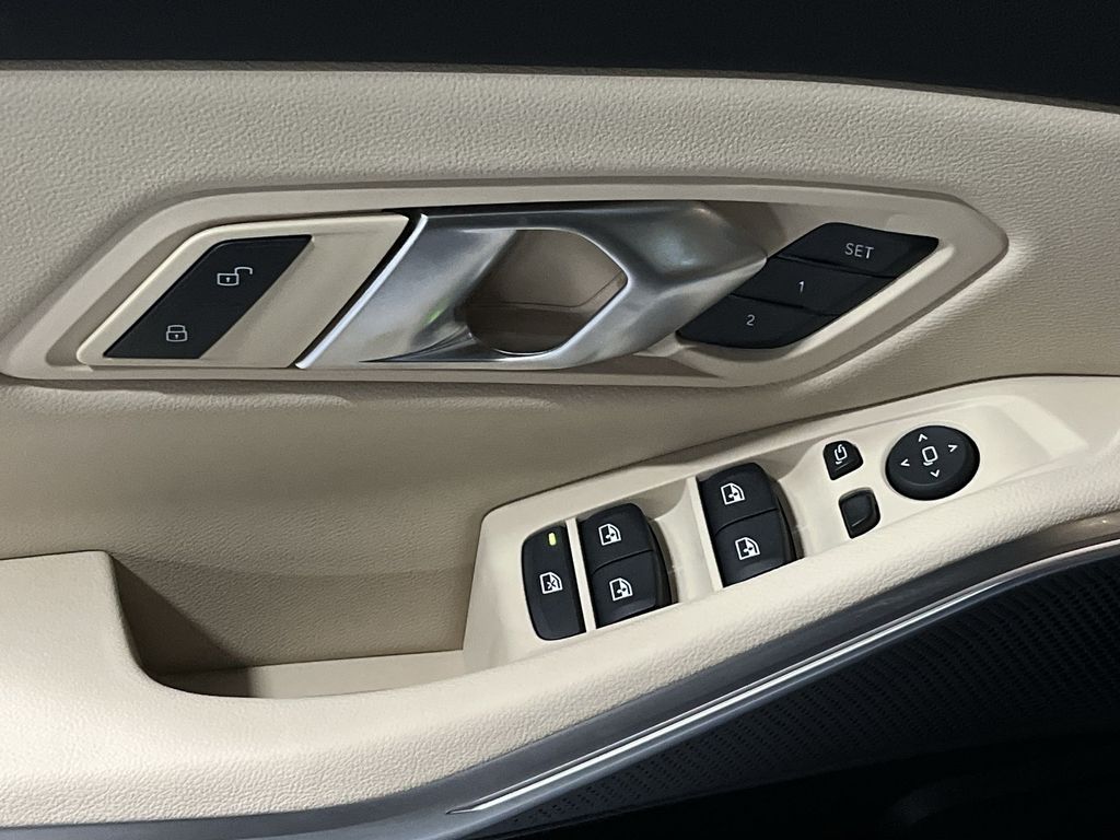 Thumbnail: 2025 BMW 3 Series - 13