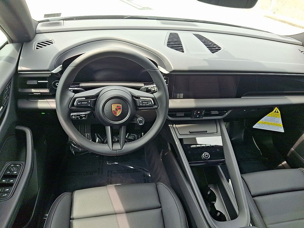 Thumbnail: 2025 Porsche Macan - 13