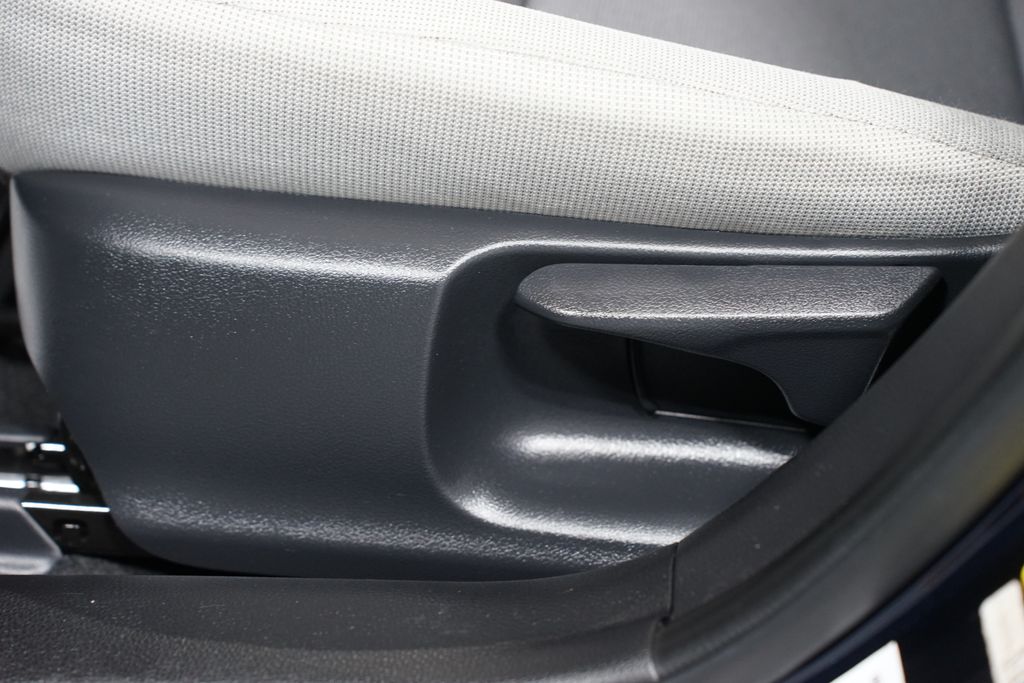 Thumbnail: 2025 Toyota Corolla - 30