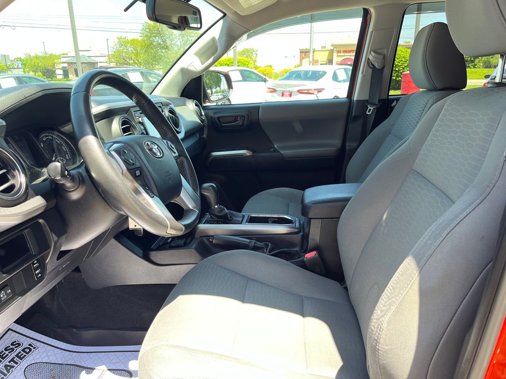 2017 Toyota Tacoma SR5 photo