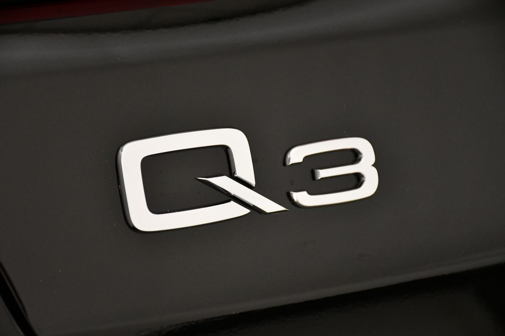 Thumbnail: 2025 Audi Q3 - 9