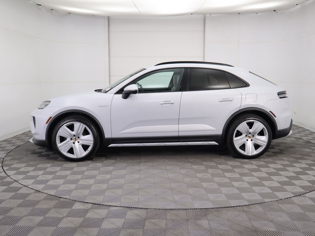 Thumbnail: 2025 Porsche Macan - 2