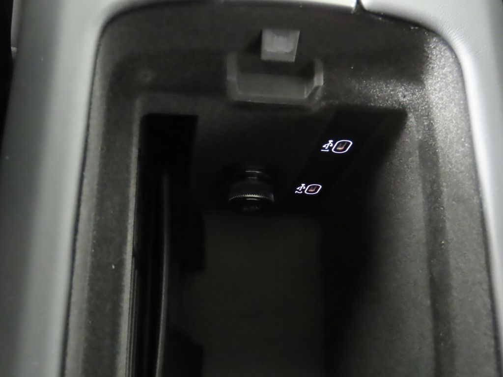 Thumbnail: 2026 Audi e-tron GT - 23