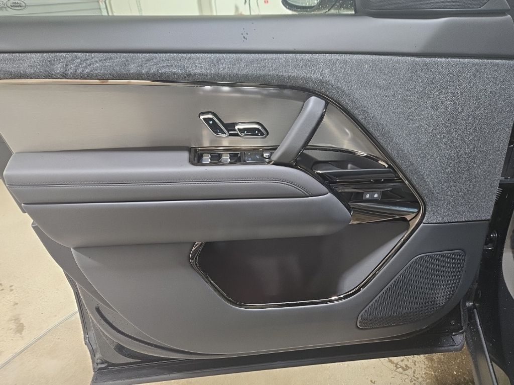 New 2026 Black Land Rover Dynamic SE image 19