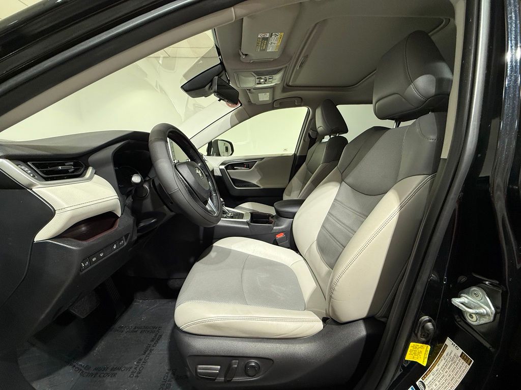 Thumbnail: 2019 Toyota RAV4 - 13