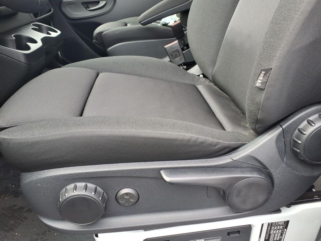 Used 2026  Mercedes-Benz Cargo 144 WB image 15