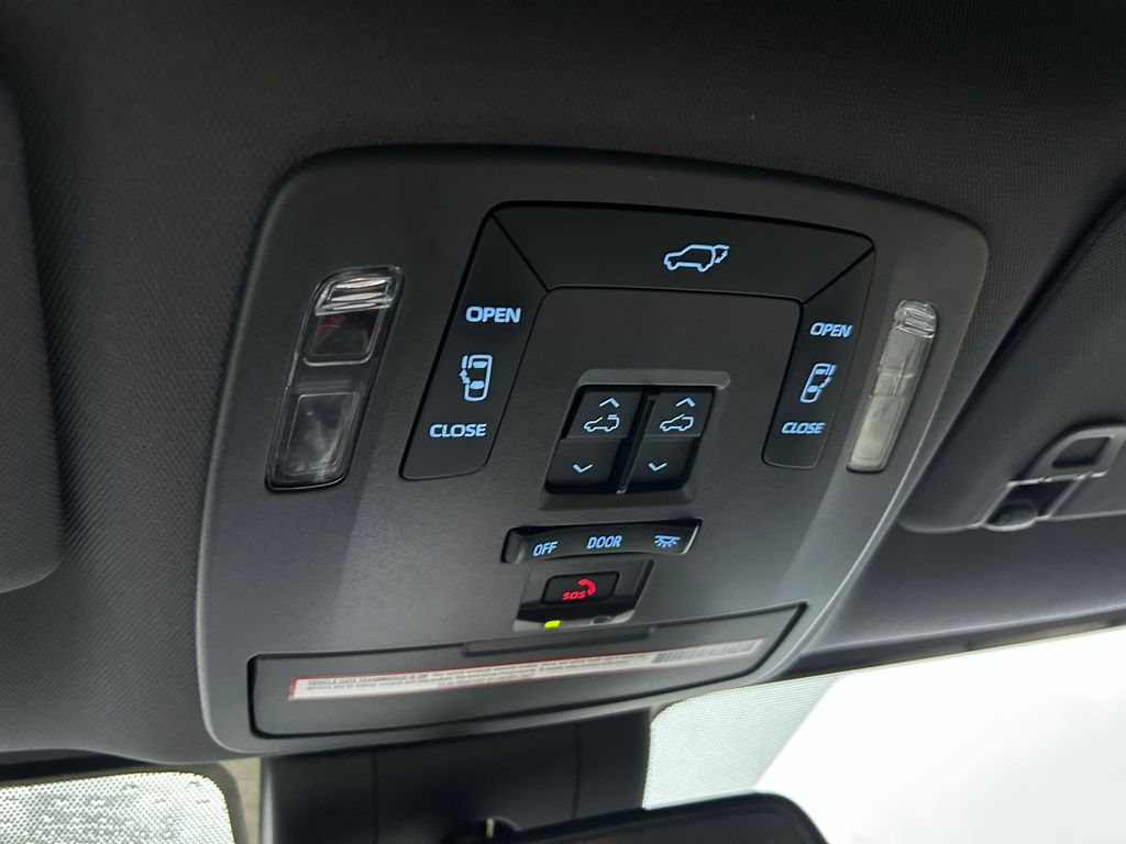 Thumbnail: 2021 Toyota Sienna - 31