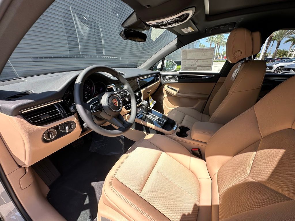 2025 Porsche Macan  4
