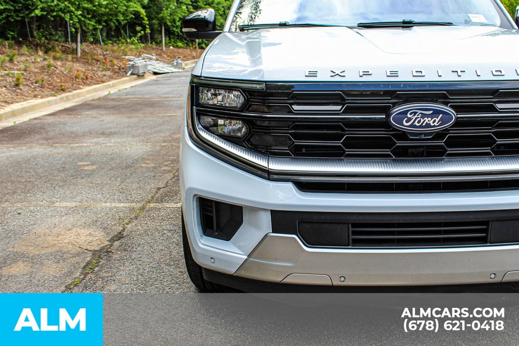 Used 2025 Silver Ford Platinum image 12