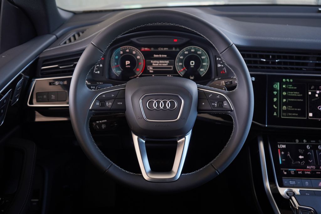 Thumbnail: 2025 Audi Q8 - 9