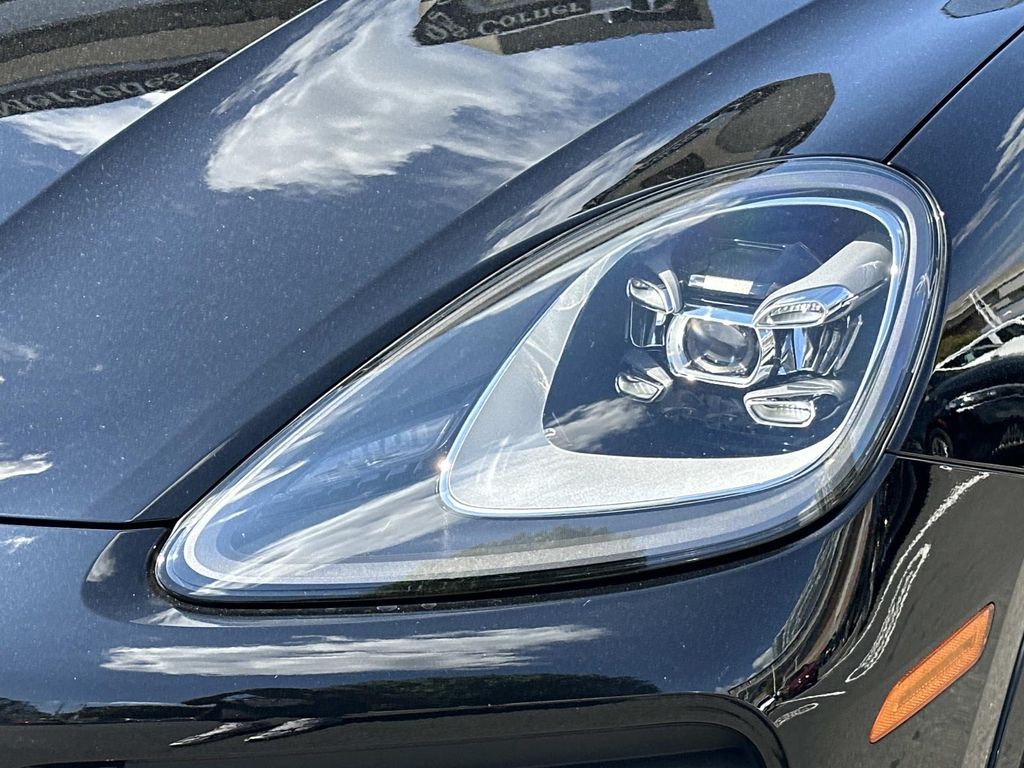 Thumbnail: 2023 Porsche Cayenne - 2