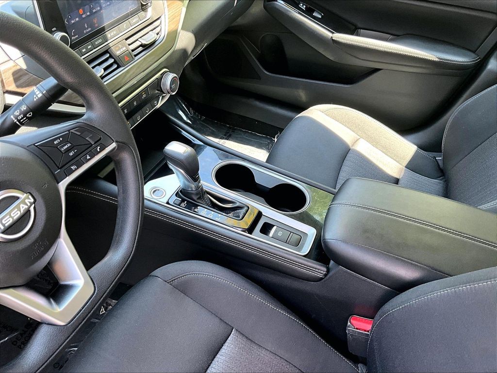 2023 Nissan Altima — photo 14