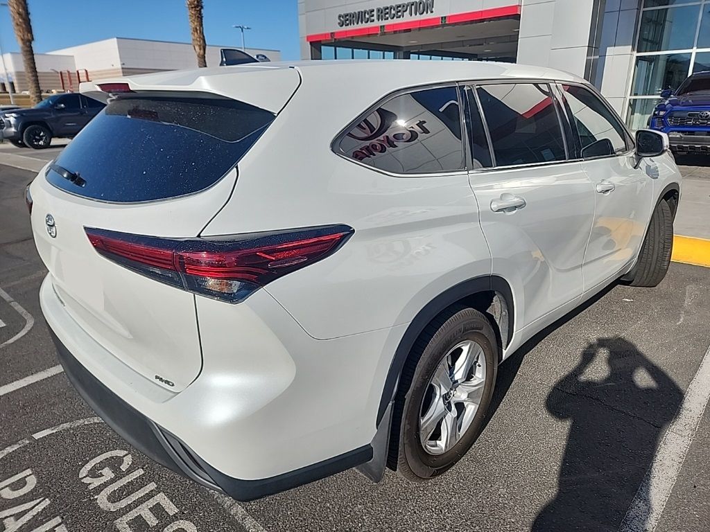 Thumbnail: 2022 Toyota Highlander - 6