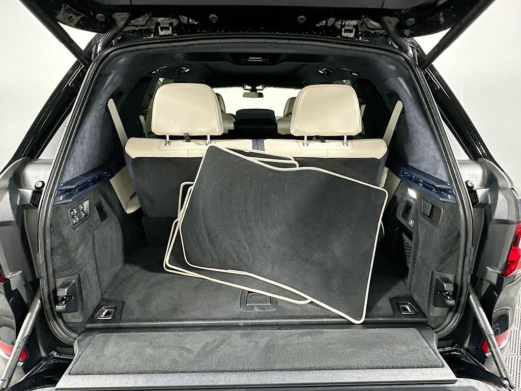 2022 BMW X7 xDrive40i 27