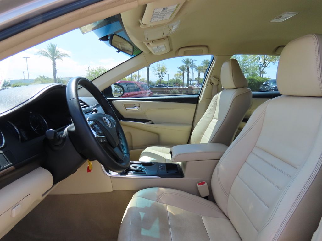 2017 Toyota Camry XLE 18