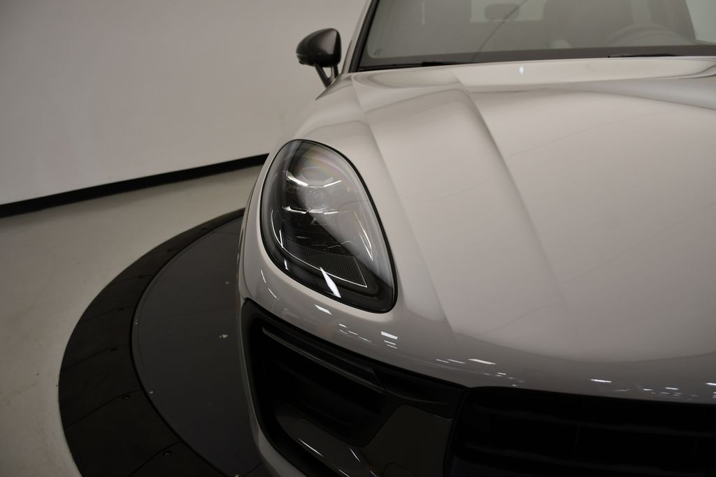Thumbnail: 2026 Porsche Macan - 14