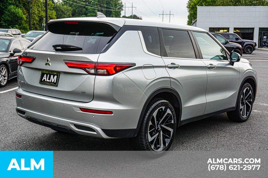 2023 Mitsubishi Outlander SE photo 4