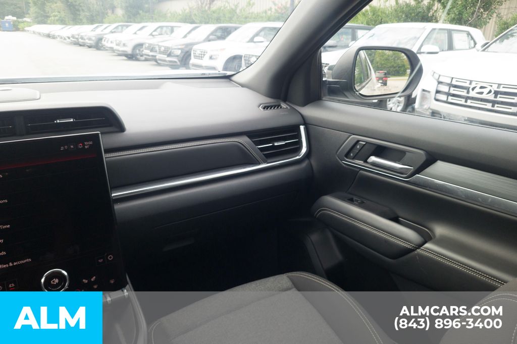 Used 2025 White GMC Elevation image 18