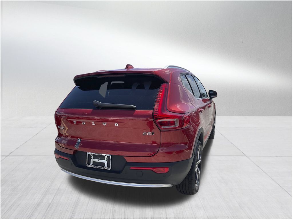 2025 Volvo XC40 B5 Core photo