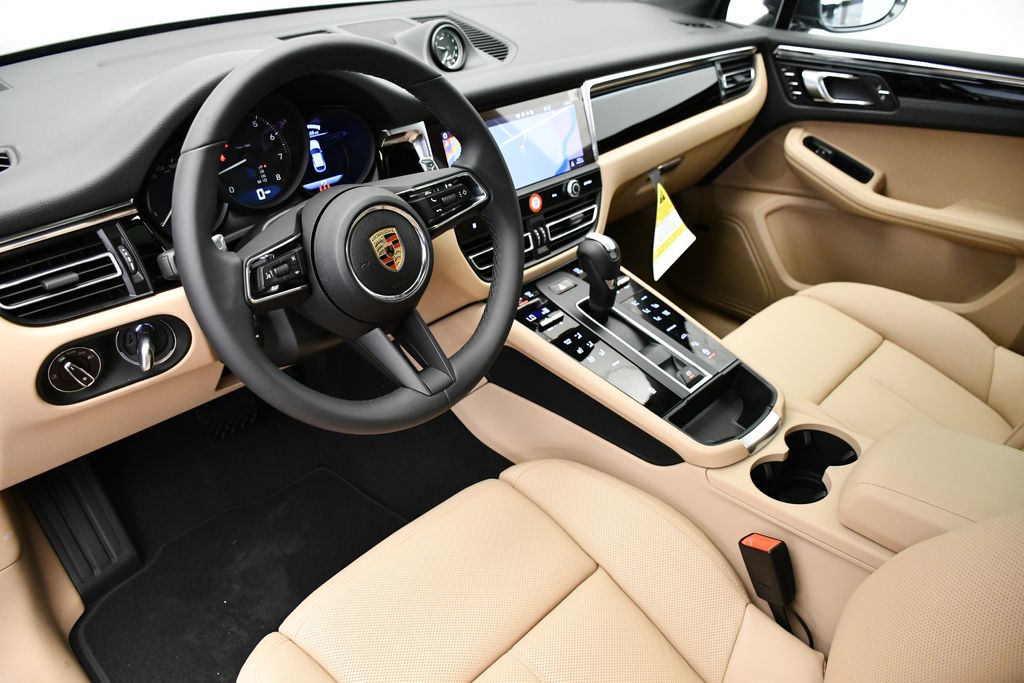 Thumbnail: 2025 Porsche Macan - 4
