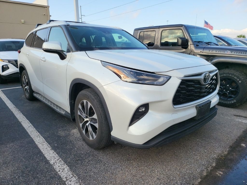 2022 Toyota Highlander XLE 4