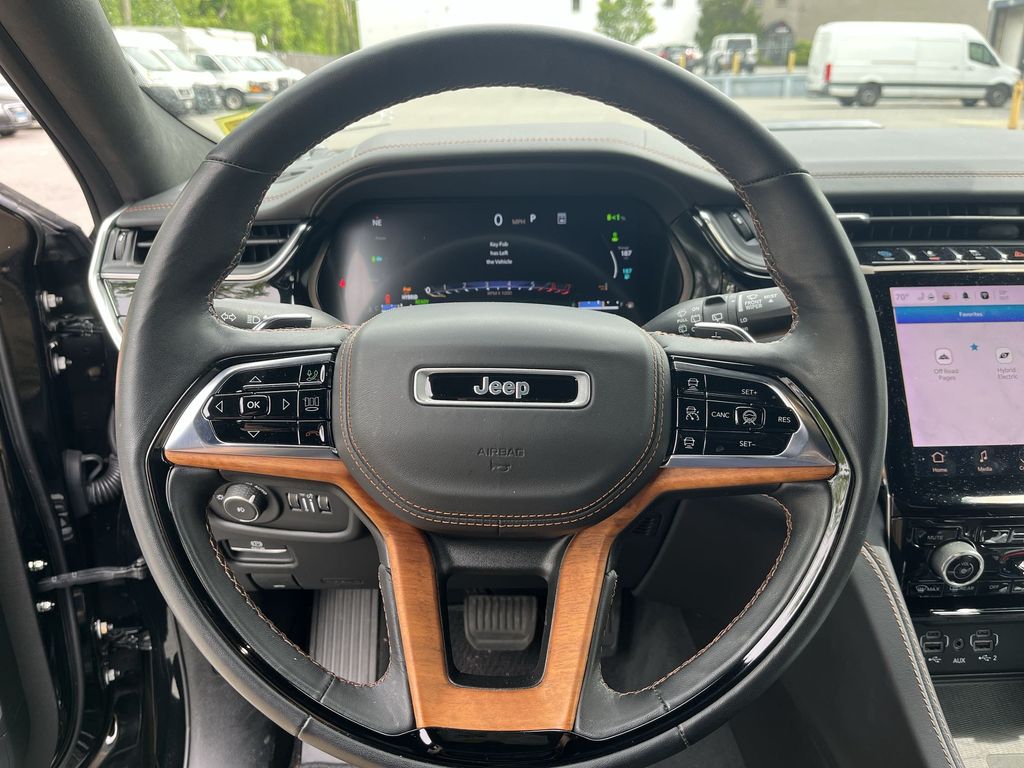Thumbnail: 2023 Jeep Grand Cherokee - 6