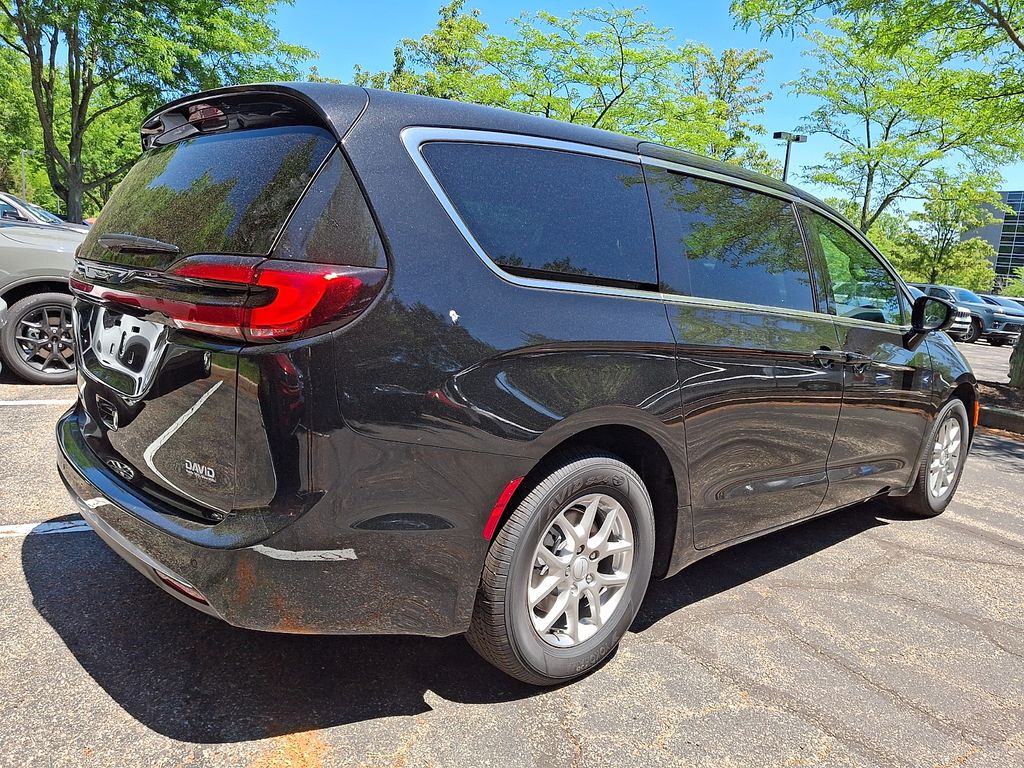 New 2027 Chrysler Pacifica Van