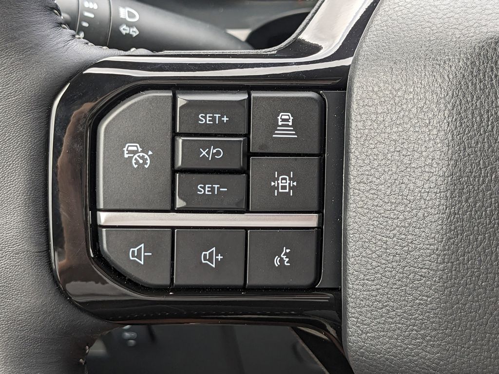 2025 Ford F-150 Lightning Platinum