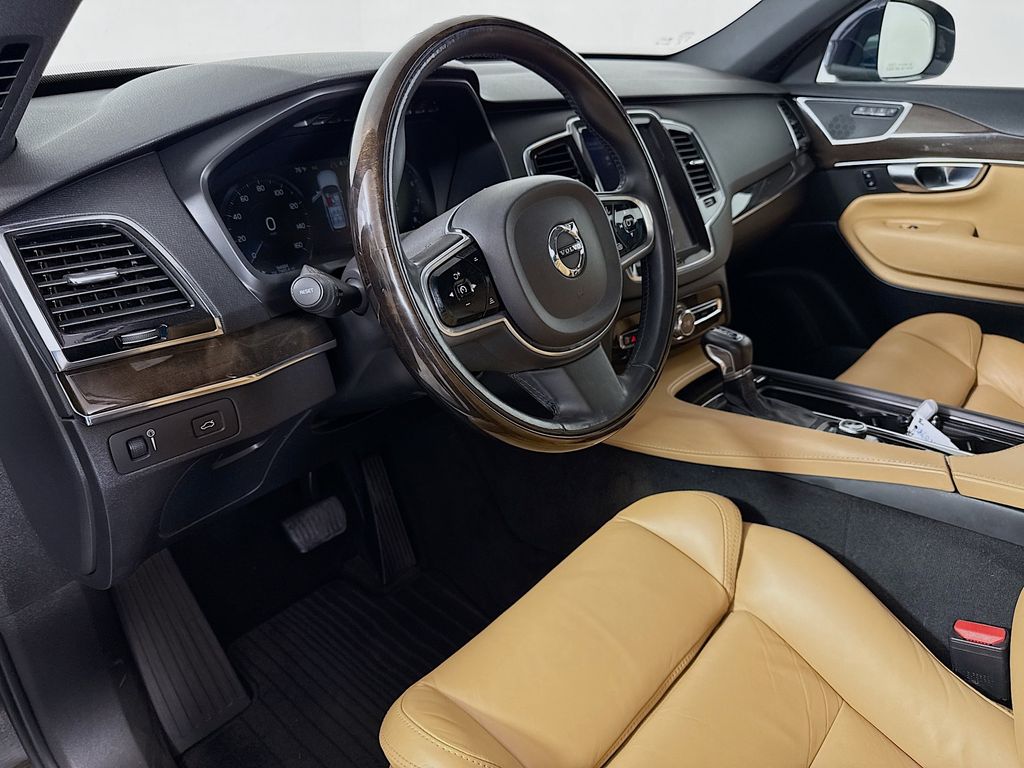 2017 Volvo XC90 T6 Momentum 9