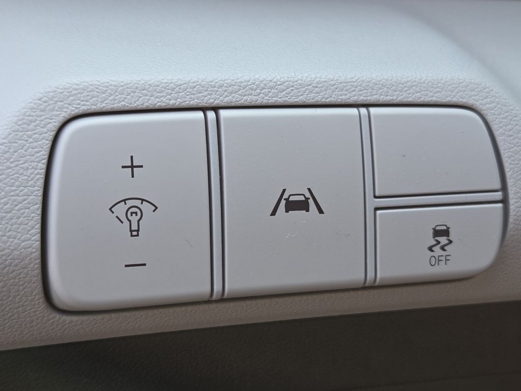 Used 2022 Red Hyundai Limited image 9
