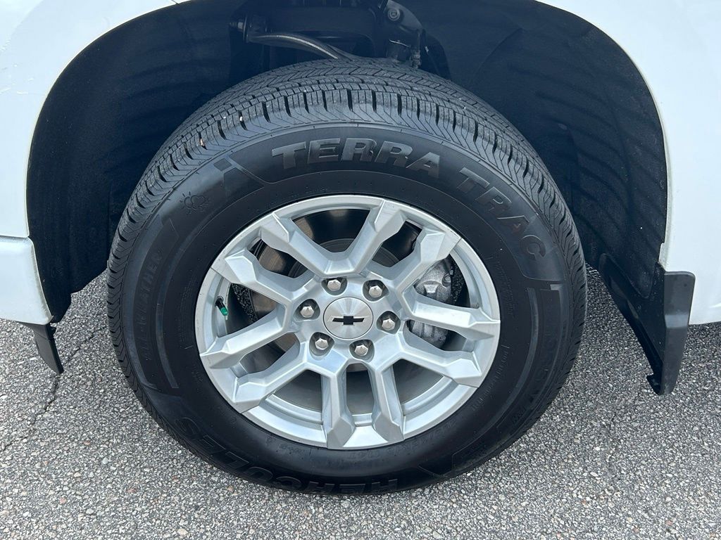 Certified Used 2022 White Chevrolet RST image 19