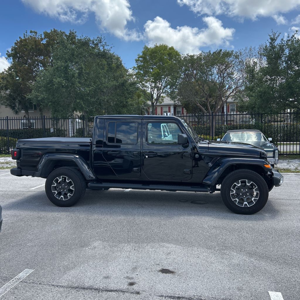 Black Clearcoat 2025 Jeep Gladiator Sport S Crew Cab 4WD Pickup Truck Four-Wheel Drive 8-Speed Automatic